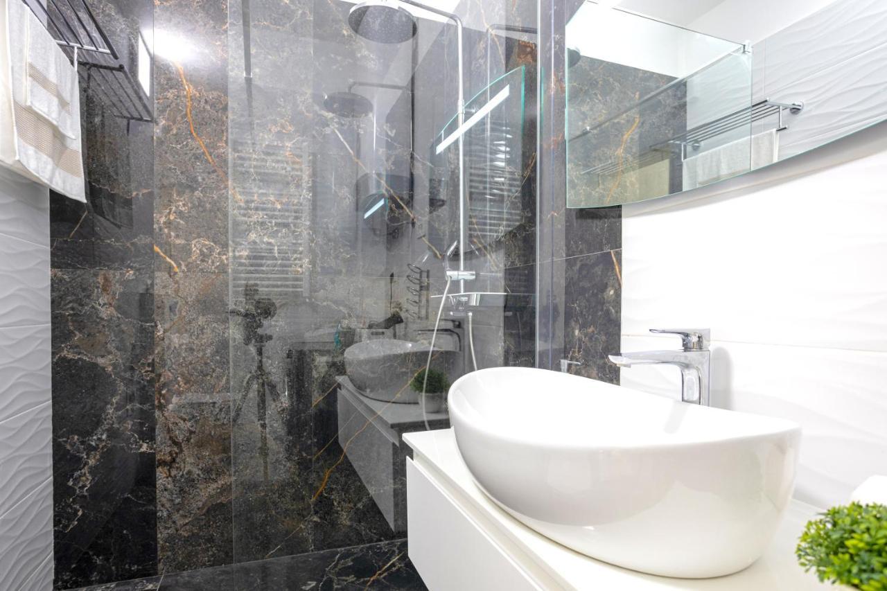 Lux Holiday Apartment Tony @ 10 Min Znjan Beach สปลิท ภายนอก รูปภาพ