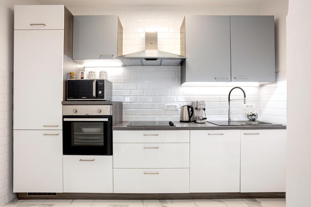Lux Holiday Apartment Tony @ 10 Min Znjan Beach สปลิท ภายนอก รูปภาพ